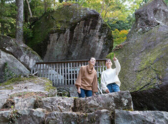 画像：金山巨石群（岩屋岩蔭遺跡）