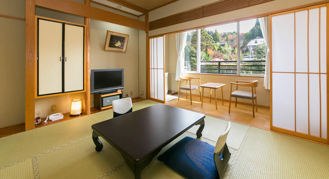 スライド画像：和室 8畳・6畳(トイレ付き) 
